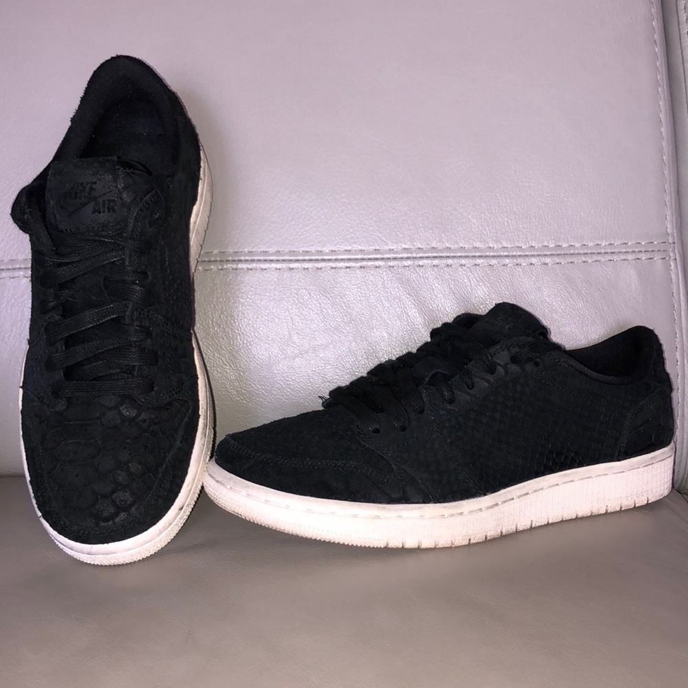 Women’s Air Jordan Low Black Python Shoes Size 8